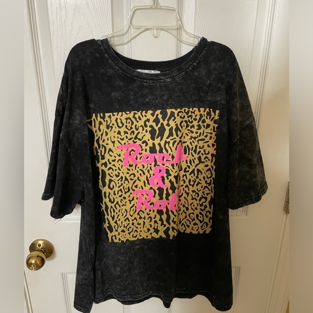 Oversized graphic tee